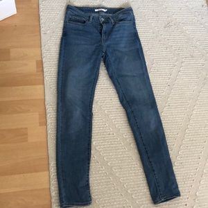 711 skinny jeans Levi’s, lightly worn.